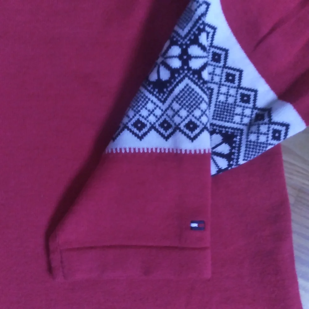 Tommy Hilfiger elegant brick